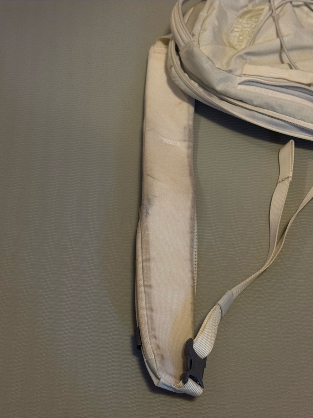 The North Face White Borealis Sling backpack mini - Picture 2 of 10